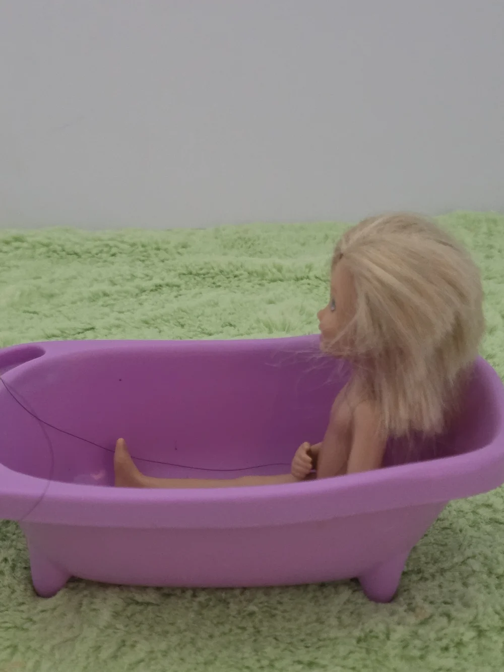 Dollhouse Tub Small Enough For Kelly Doll Not Included